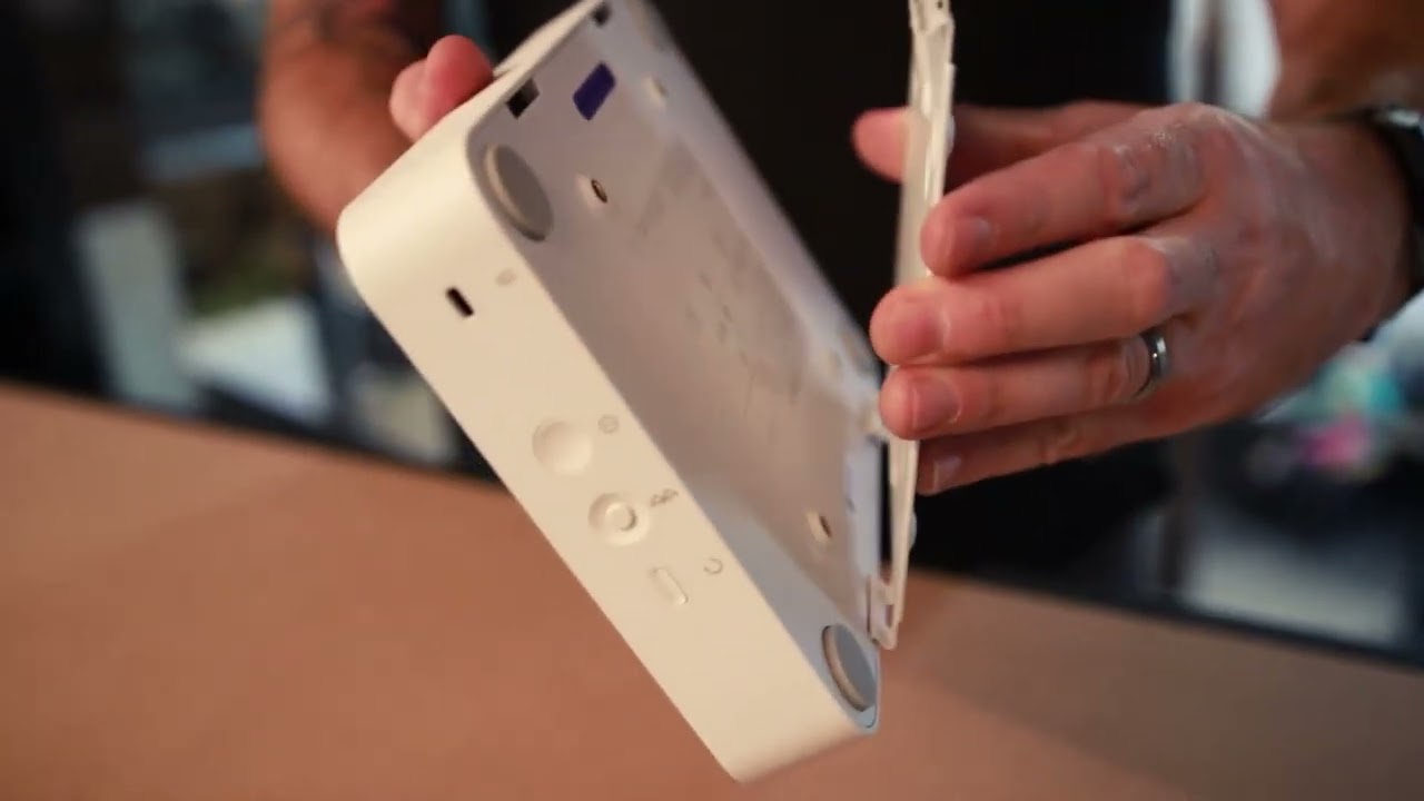 Logitech RoomMate  Unboxing