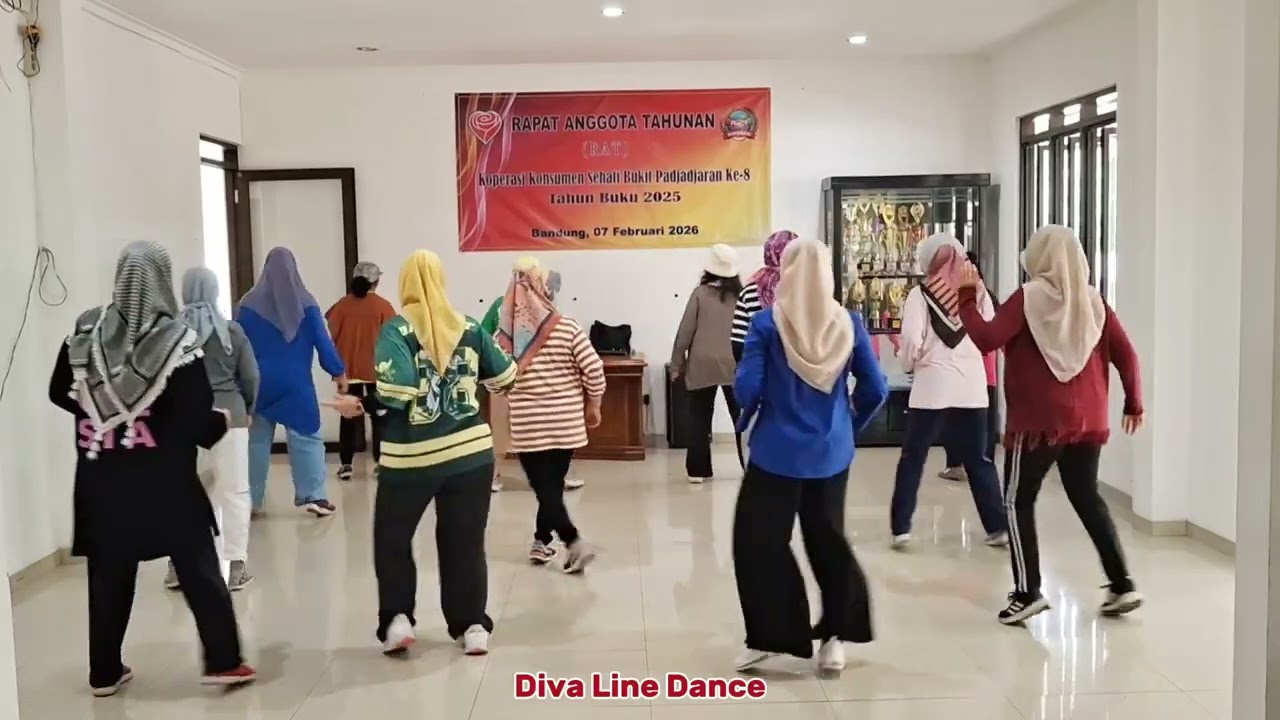 SEMUA JADI SATU  -Line Dance (Demo by Diva - INA) // Choreo by Atty R (ULD)