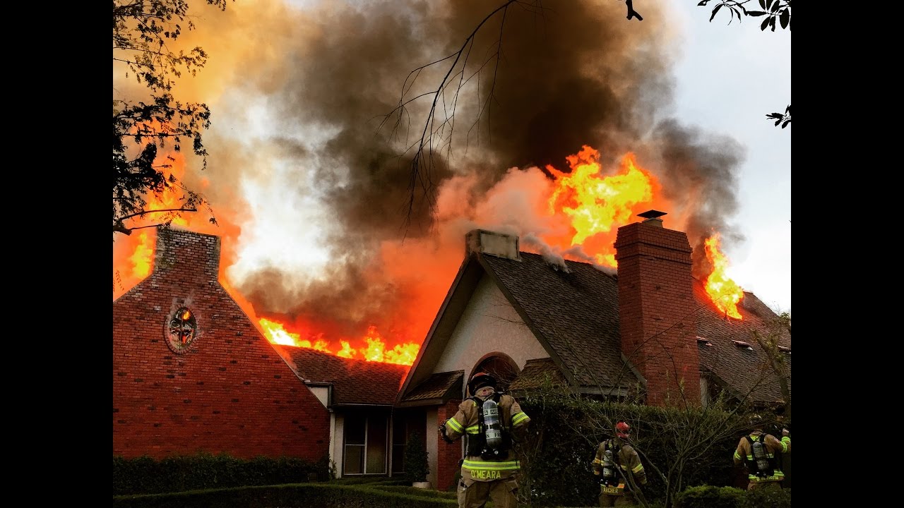 Fresno Fire Truck 11 First in at 3 alarm fire 12/20/16