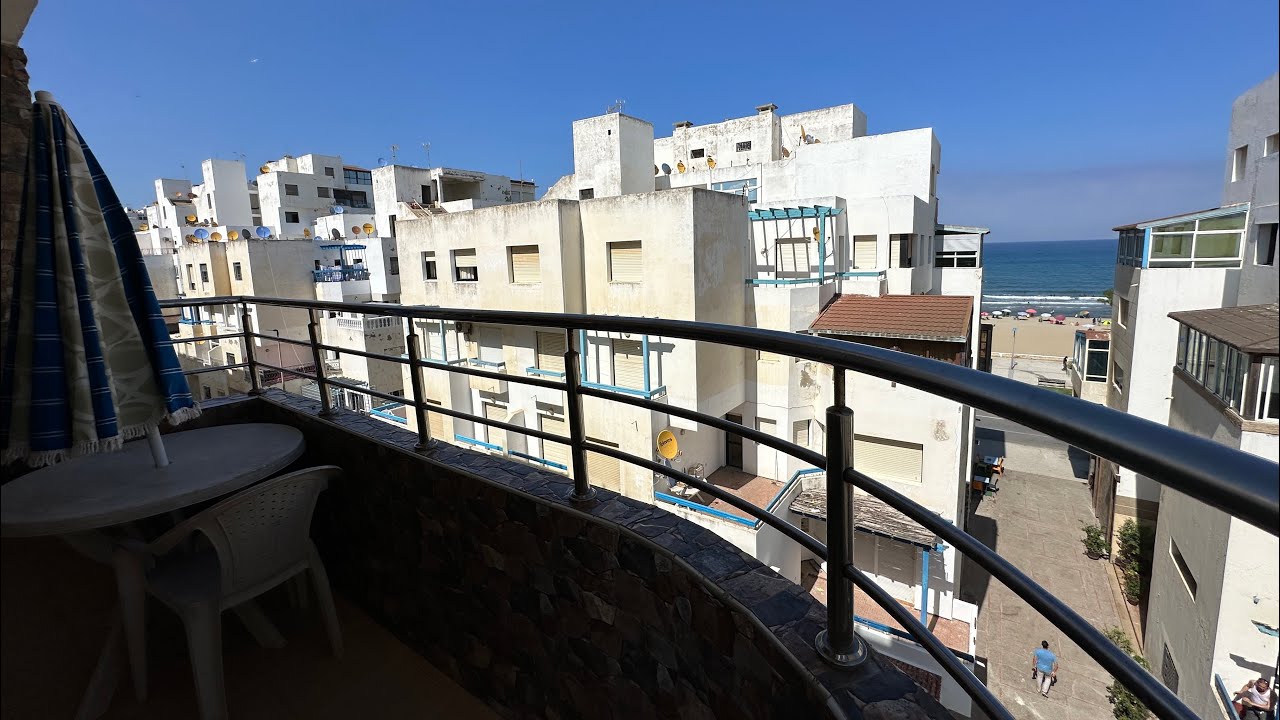 شقة محفظة 👑 للبيع في مرتيل 😍 على البحر مباشرة 🏖️ تتوفر على كراج السيارة👌0662125633