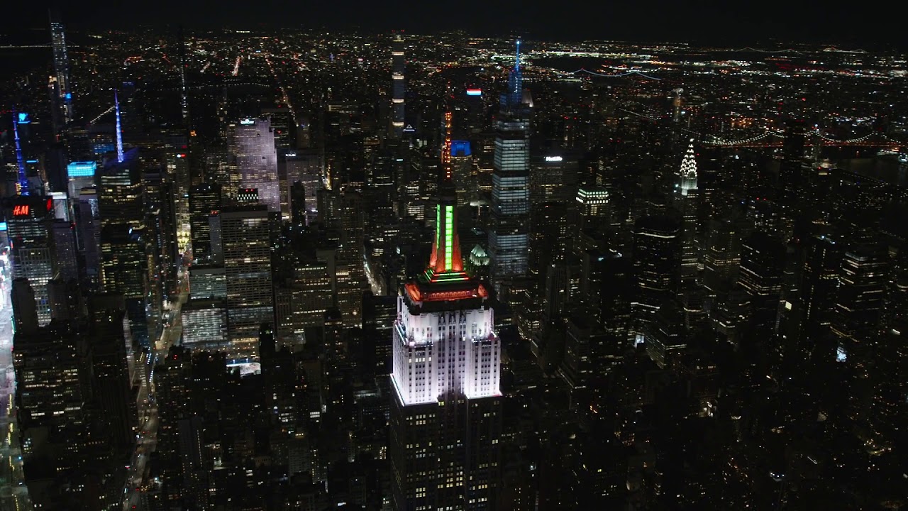 CARRIE UNDERWOOD & JOHN LEGEND’S “HALLELUJAH” – Empire State Building 2020 Holiday Light Show