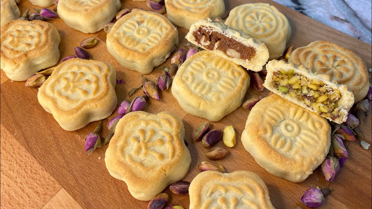 ماعندك سمنة حضري معمول الزبدة للعيد بالتمر والفستق الحلبي بأبسط طريقة ، هش وناجح بيدوب بالتم دوبان !