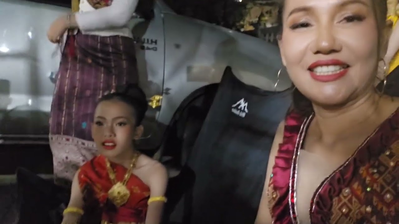 ธิดาลาว.  เว้าเรื่องเงินบาทเดียวกะบ่ให้บิ่น @เจี๊ยบ  ศรีวิไล
