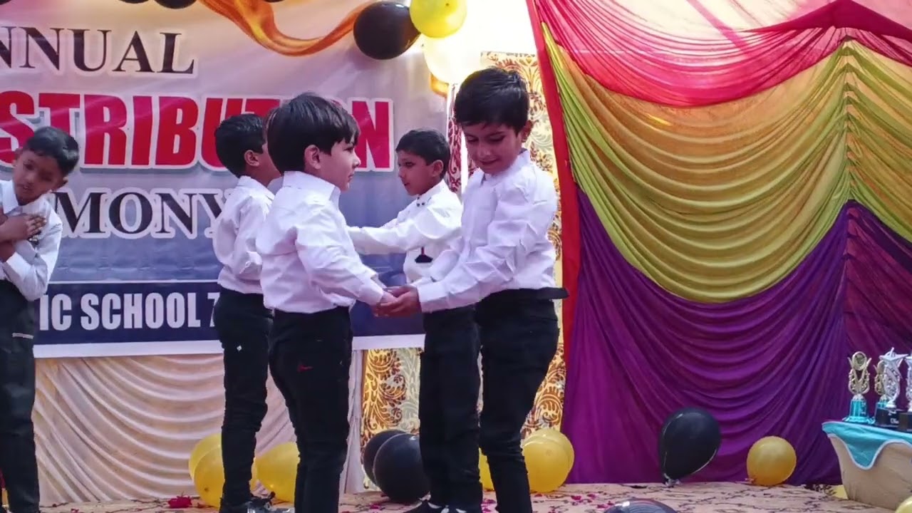 Play Group Performance 😎♥️ Pyary bacho naik bano tum💐