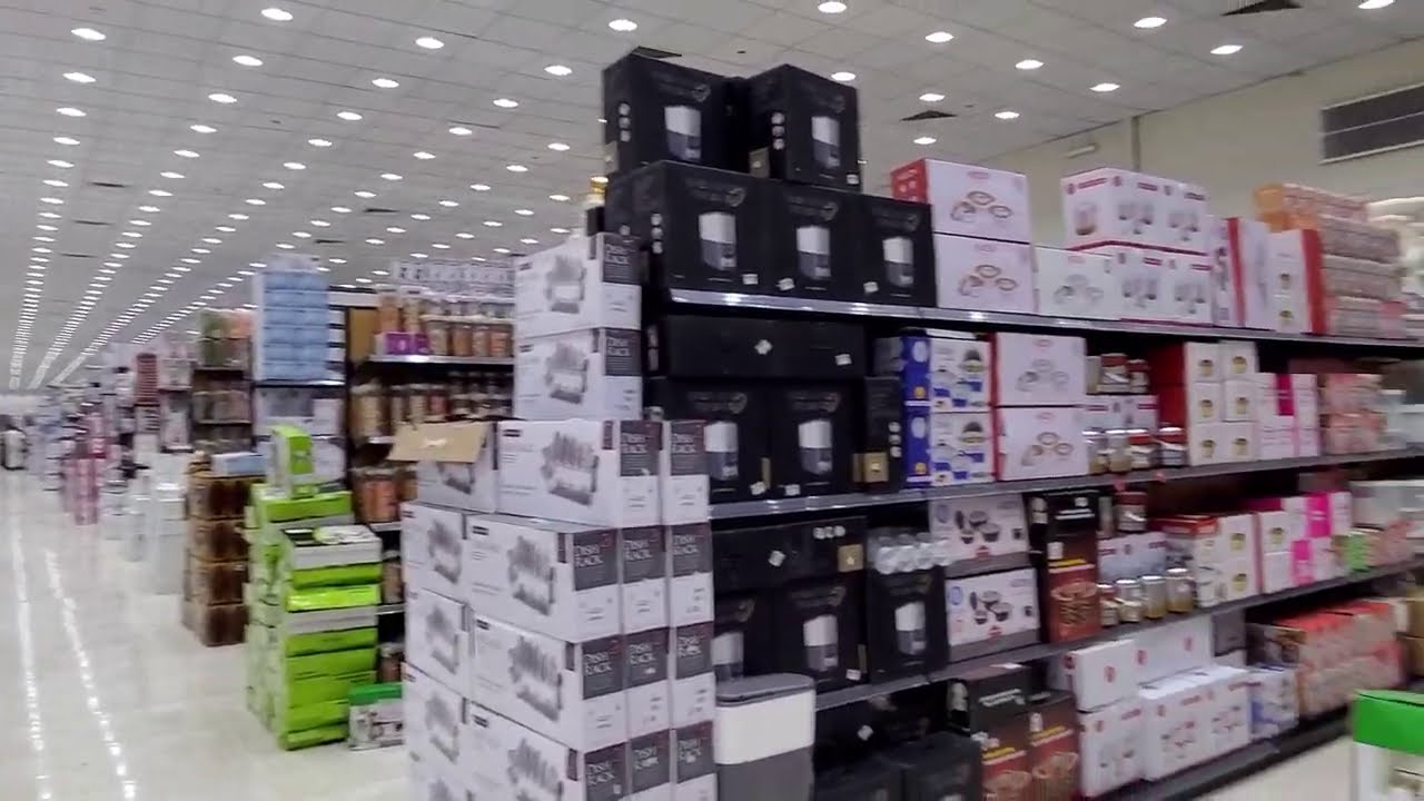 مجمع مزايا التوفير التجاري على طريق المطار في المدينة المنورة