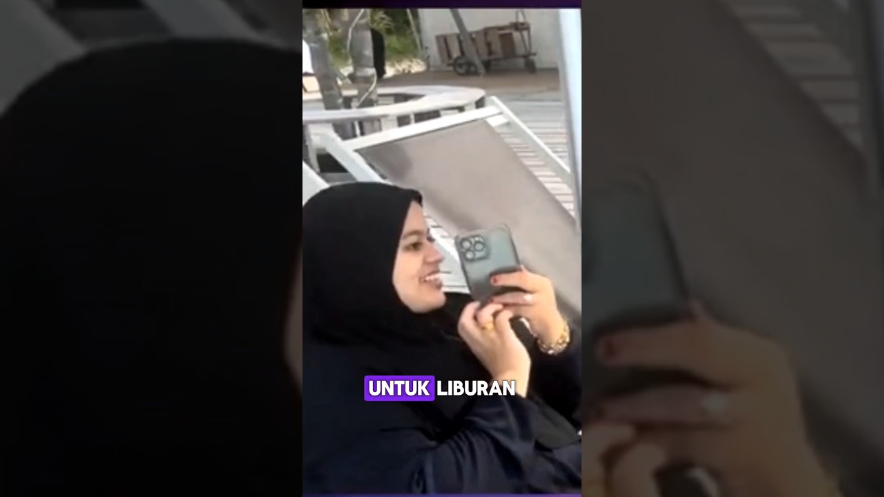 ROMANTIS UAS DAN UFA DUDUK DI PINGGIR PANTAI
