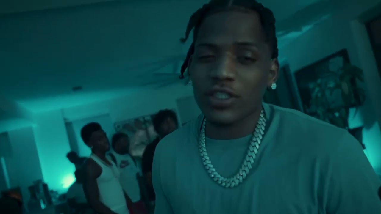 MB Pee- Switch Up The Lo (Official Video)