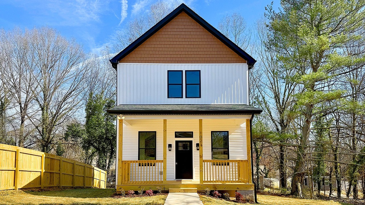 Stunning Scandinavian-Inspired Modern Farmhouse minutes from Downtown Statesville