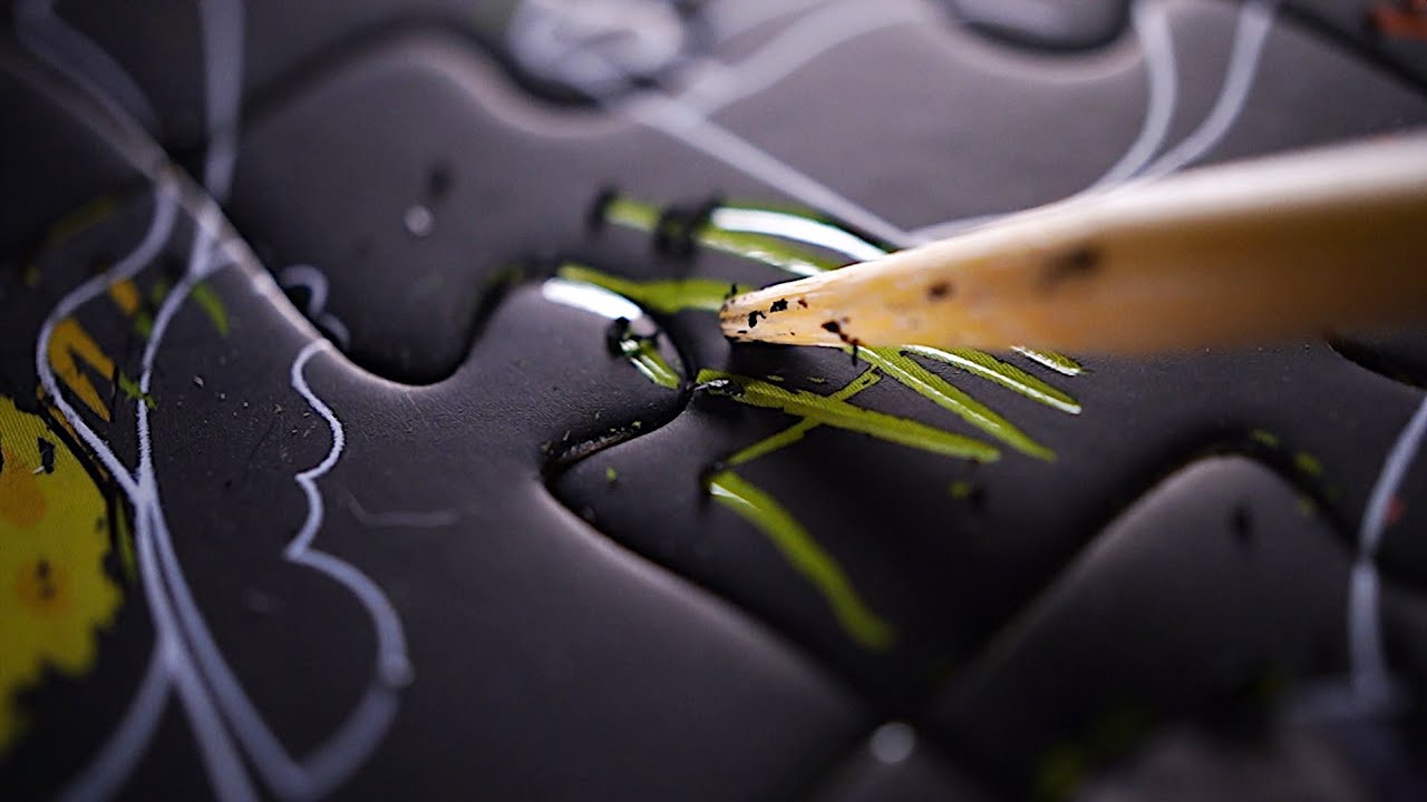 ASMR Scratch-off jigsaw puzzles (close-up)