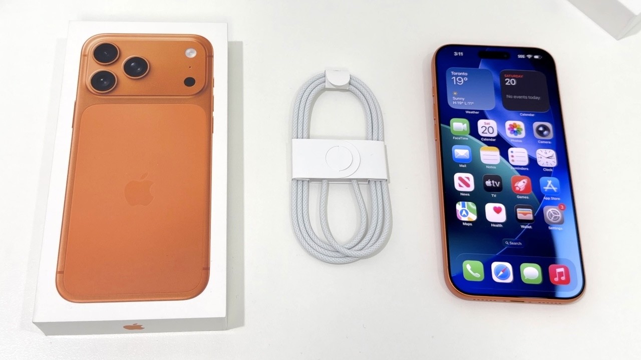Распаковка iPhone 17 Pro Max: космический оранжевый!
