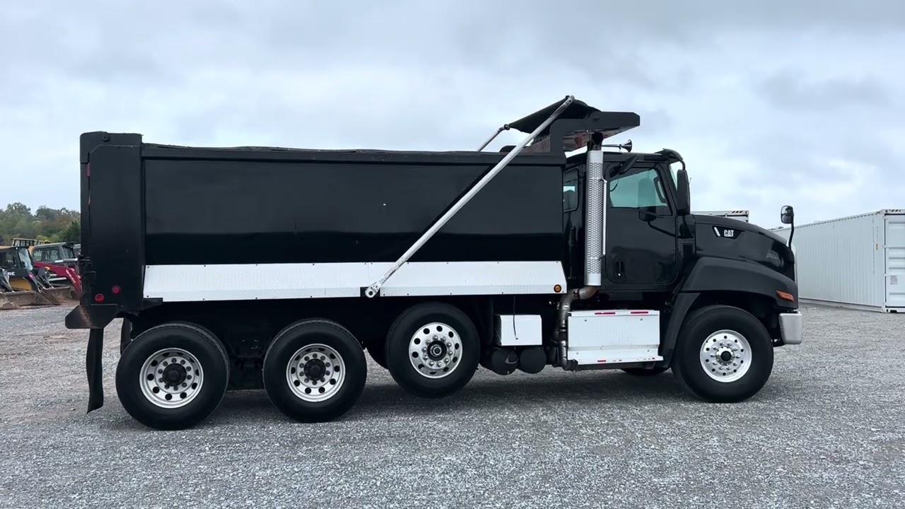 2013 CAT Tri Axle Dump