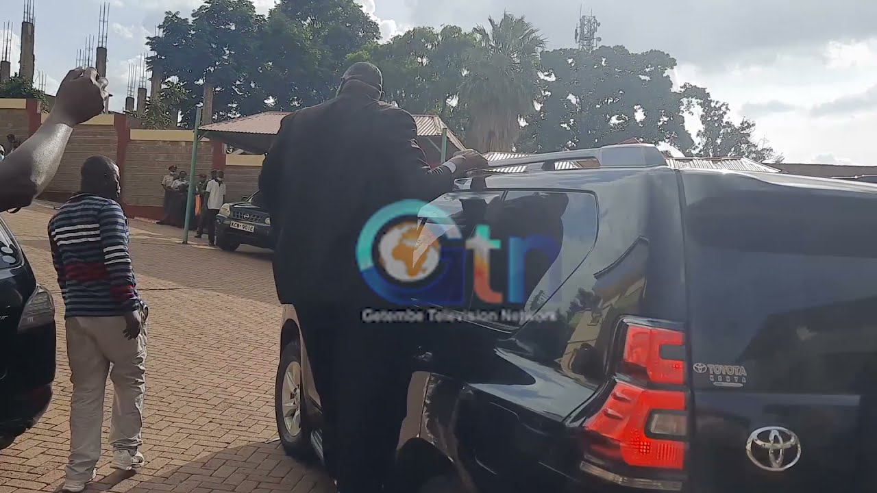MCA MREFU AT IT AGAIN; Kisii Central MCA Mrefu hangs on speakers' car, gives him security