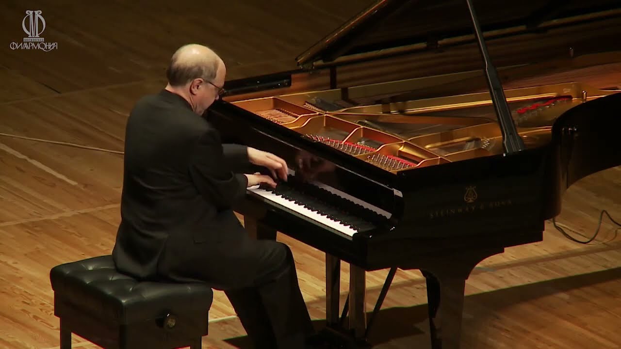 Hamelin plays Trenet/Weissenberg, Songs by Charles Trenet: No. 3 – En Avril, à Paris