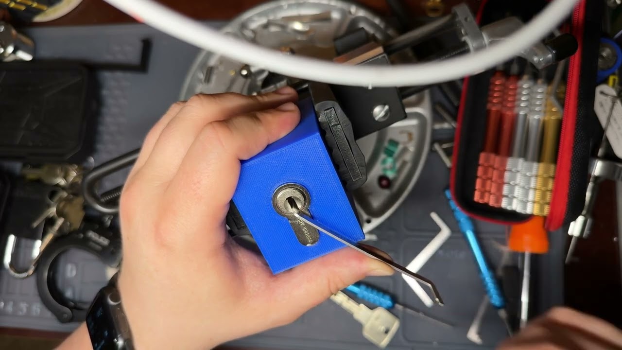 [271] Bricard Chifral (15 pins) picked