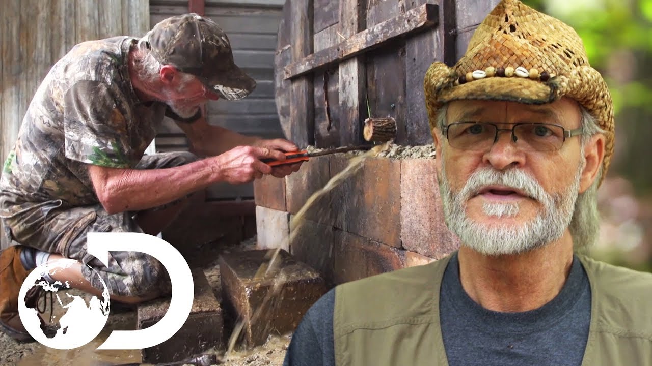 Team Battle Leak To Save $3,000 Peach Brandy  | Moonshiners