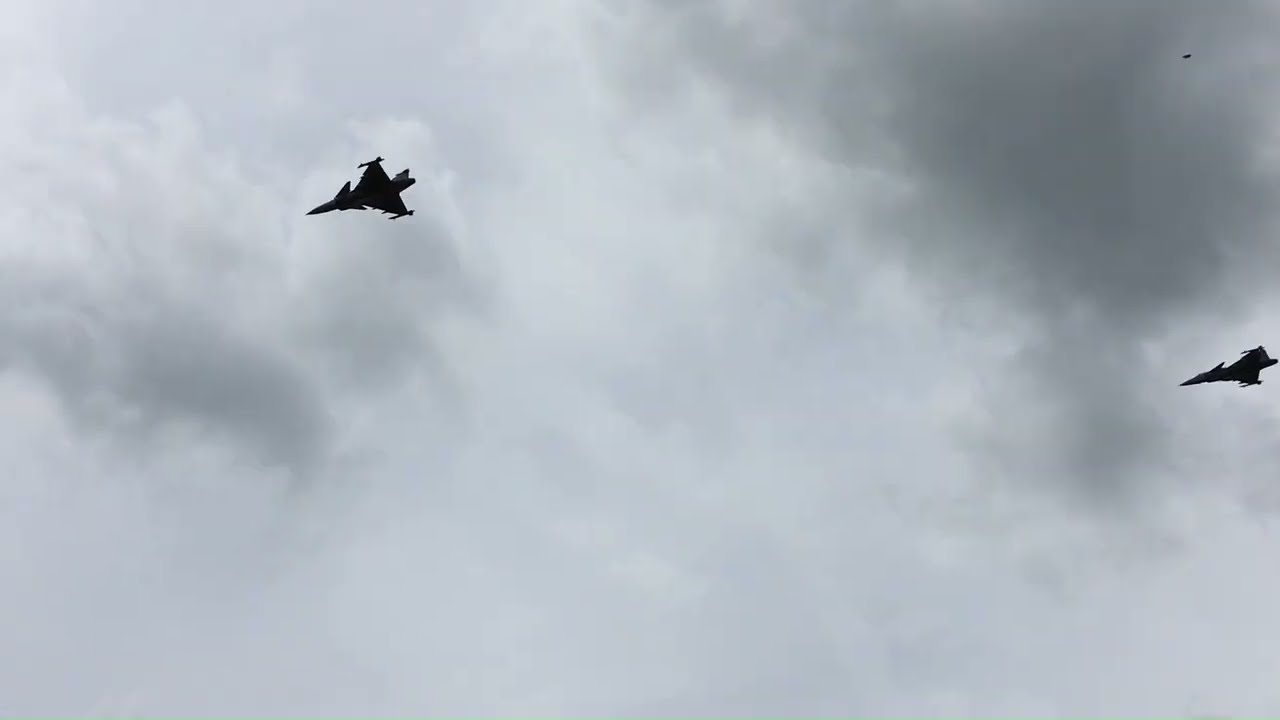 Saab 39 JAS 39C Gripen Formation Flight Formationsflug Airshow Mlada Boleslav 2016 Czech Airforce