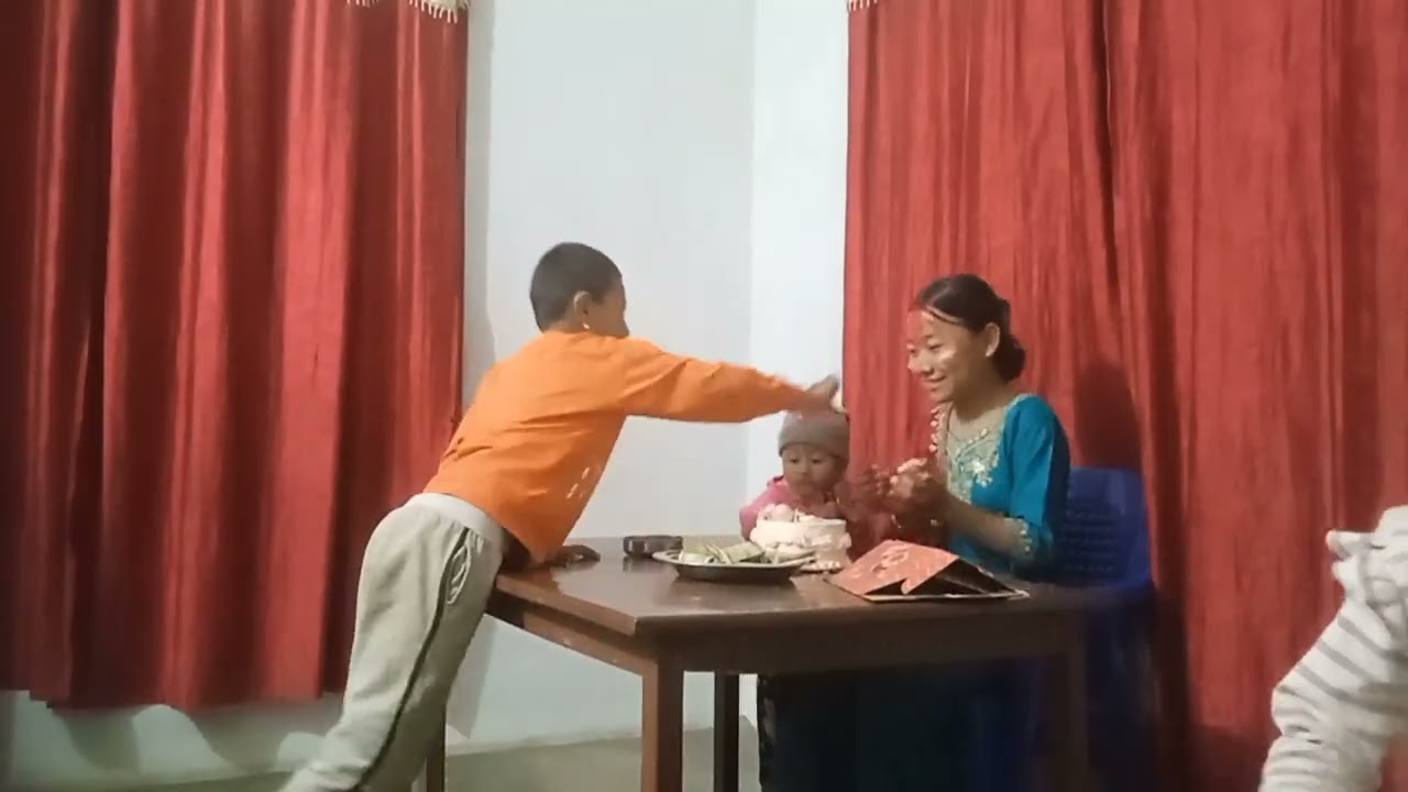 मेरो सानी छोरीको जन्मदिन मनाएर भोज खाएको।