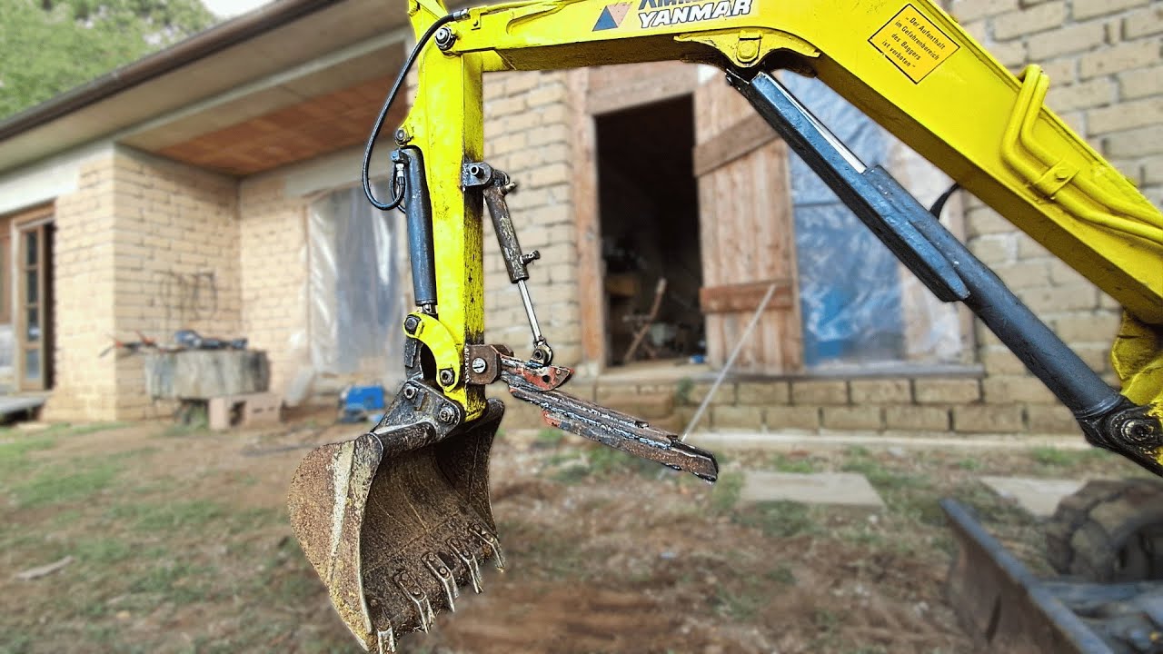 Costruzione Pollice idraulico su miniescavatore Yanmar B17