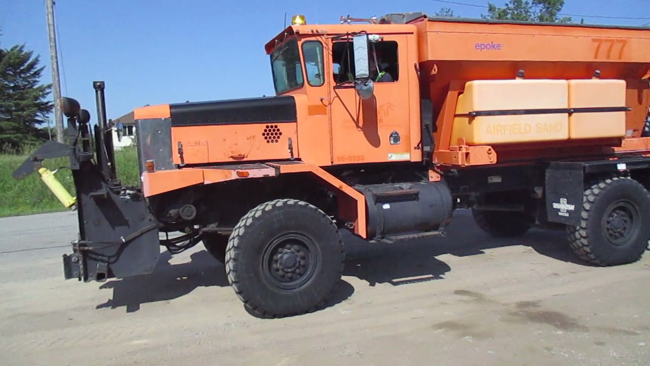 2000 Oshkosh MPT-1823 4x4x4 Plow / Spreader Truck - Viking-Cives 500S Snow Plow