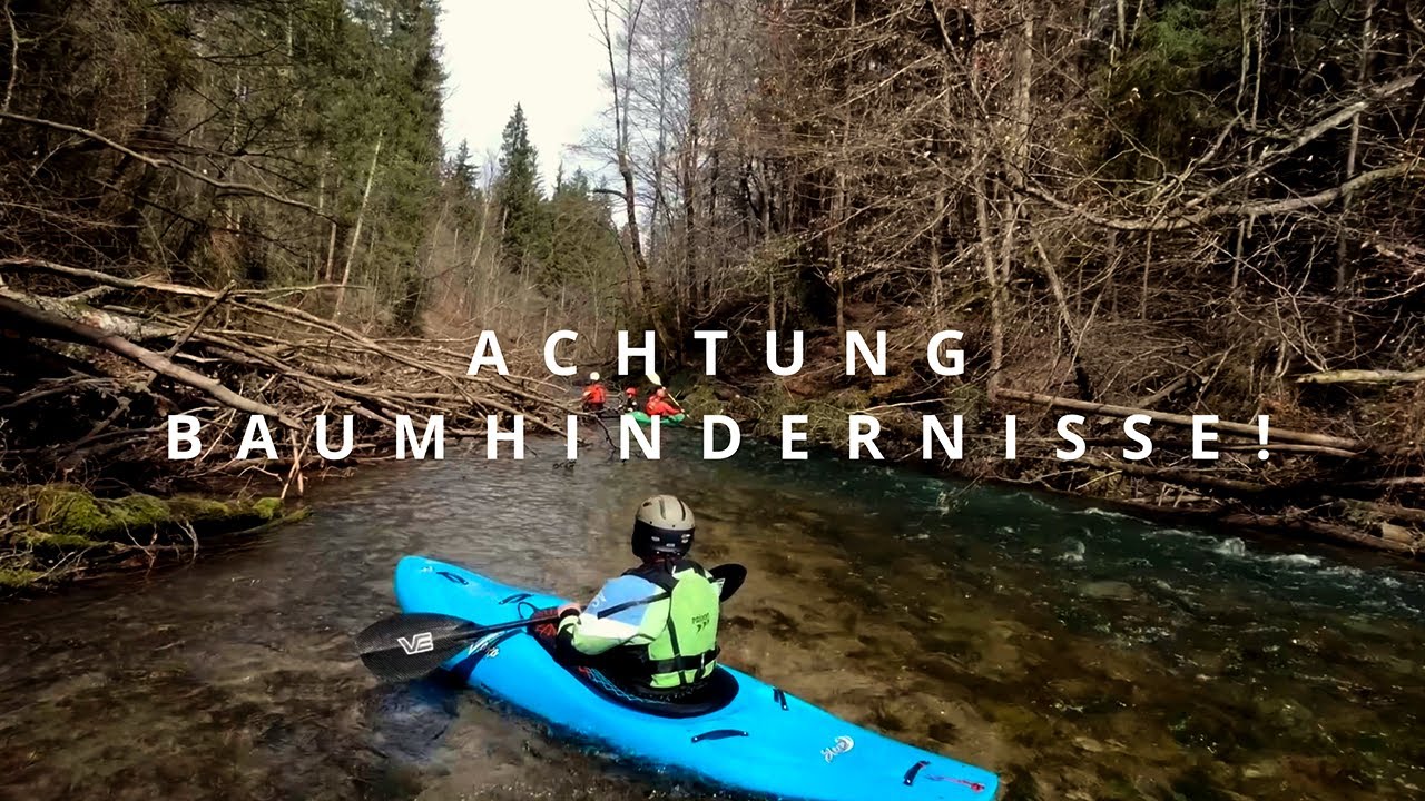 Auf der total verholzten Mangfall mit dem Wildwasserkajak