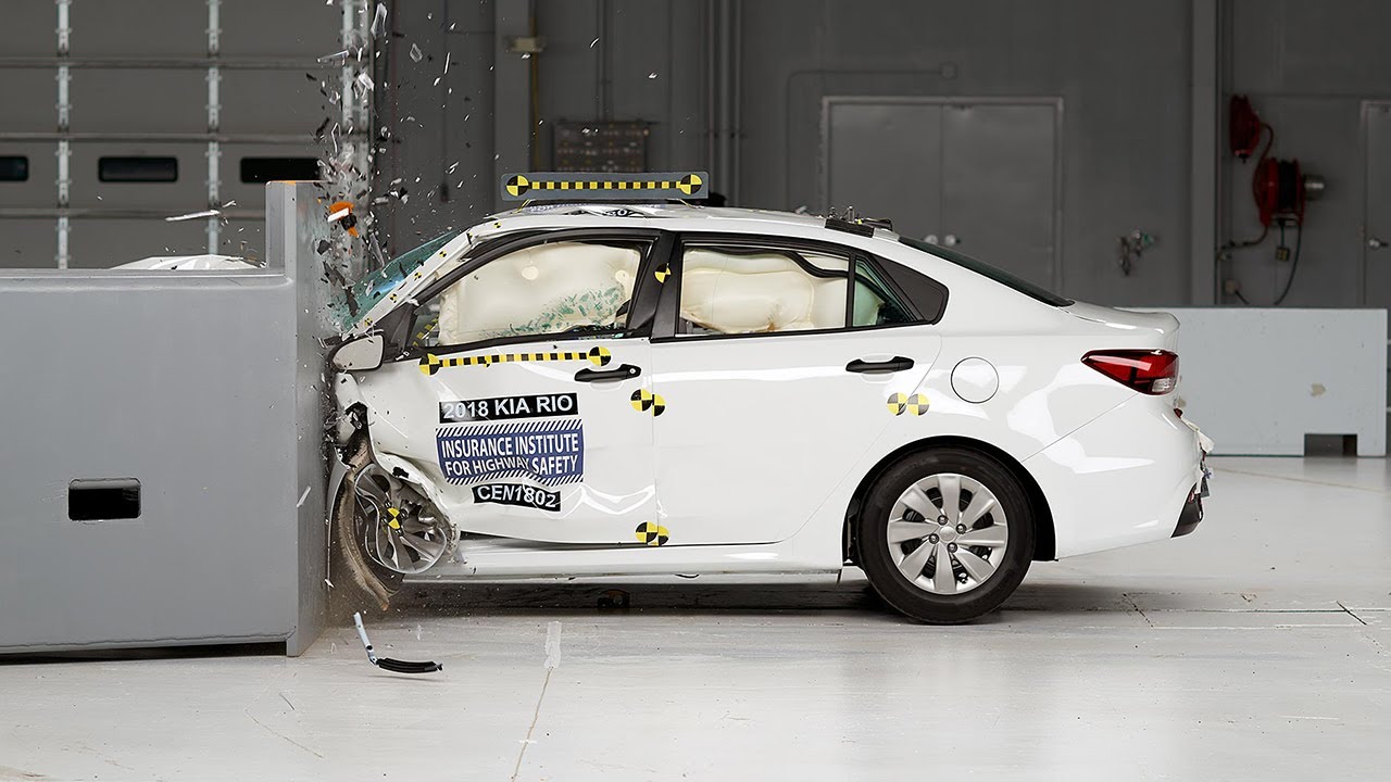 2018 Kia Rio driver-side small overlap IIHS crash test