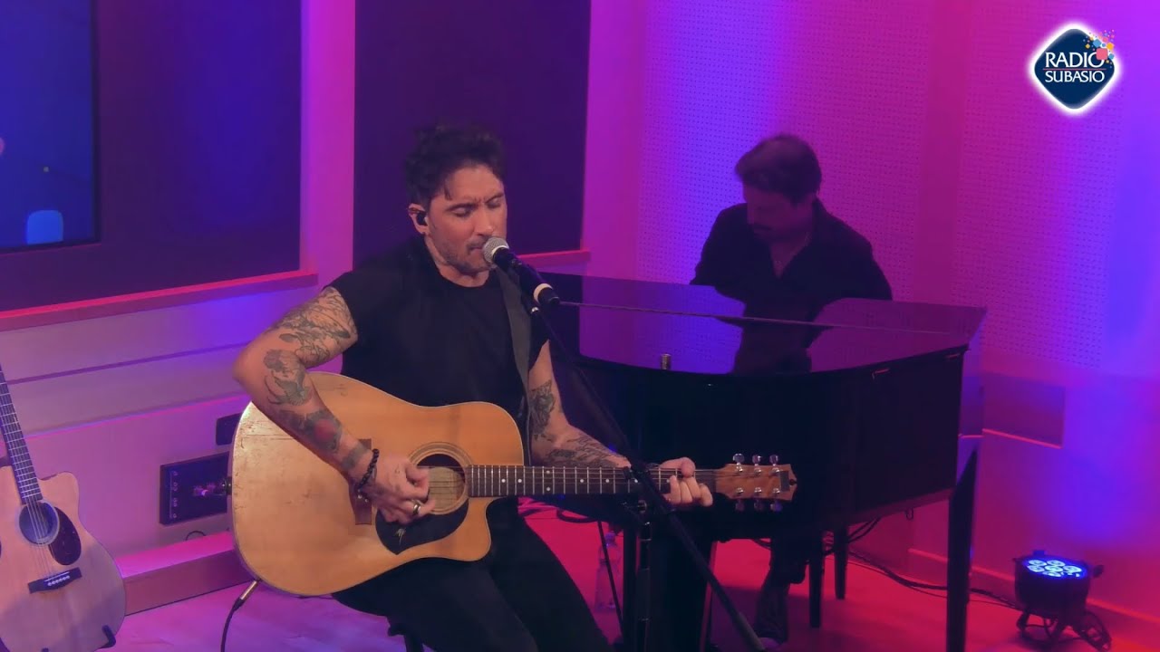 Fabrizio Moro si racconta e canta i suoi brani in acustico il 10-12-2025