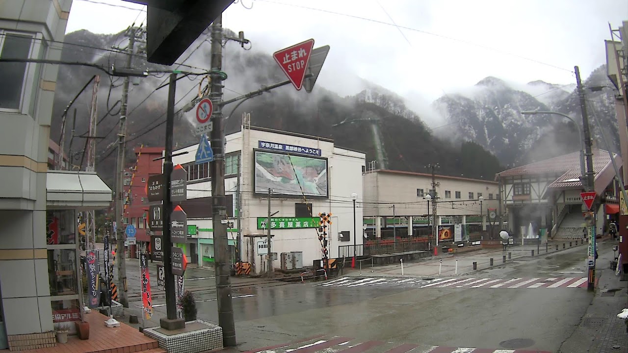 宇奈月温泉  温泉噴水広場&踏切前交差点ライブ映像
