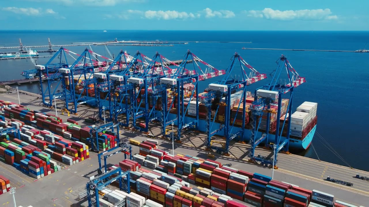 Deepwater Container Terminal (DCT, now: Baltic Hub), Port of Gdańsk [FromAbove] [4K]