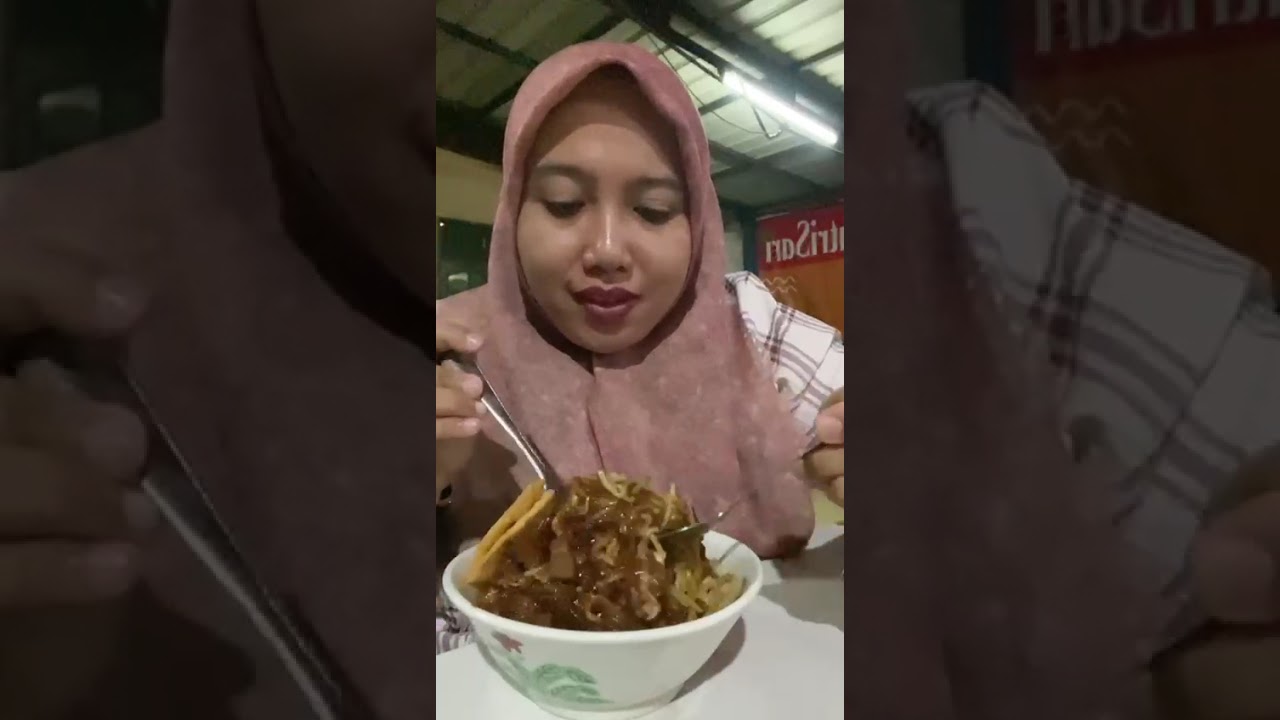 Mie ayam Legend murah enak #trieyunichannel #fypyoutube #subscribe #funny #dailyvlog #jajanmurah 