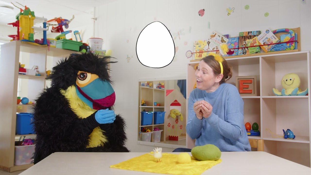 En liten kylling i egget lå (med tegn-til-tale og symboler)