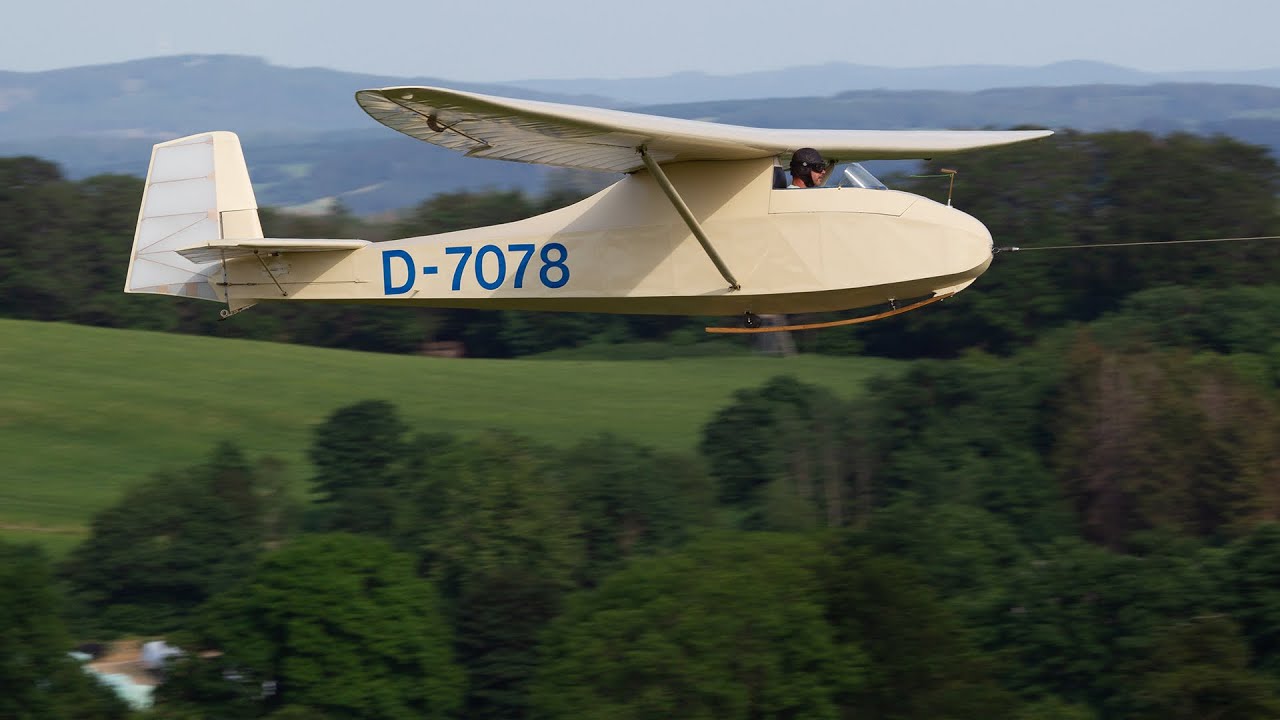 Auf dem Dümpel Flugplatz 2022 ; Formationsflug Modell / Real
