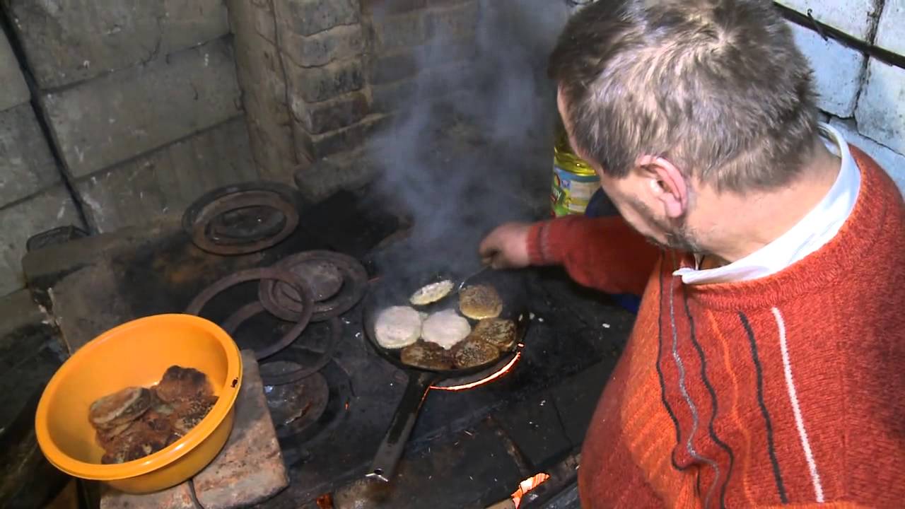 Mają siedmioro dzieci i mieszkają w jednym pokoju. Pieniędzy brakuje na wszystko.