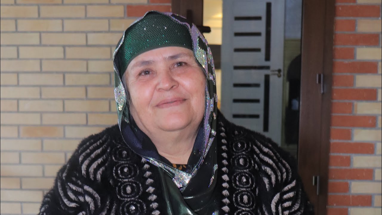 Рӯзи шукронаатон муборак Холида ҳоҷи она, табрик аз номи мусофир фарзанд Азиз ака ва набераҳо 