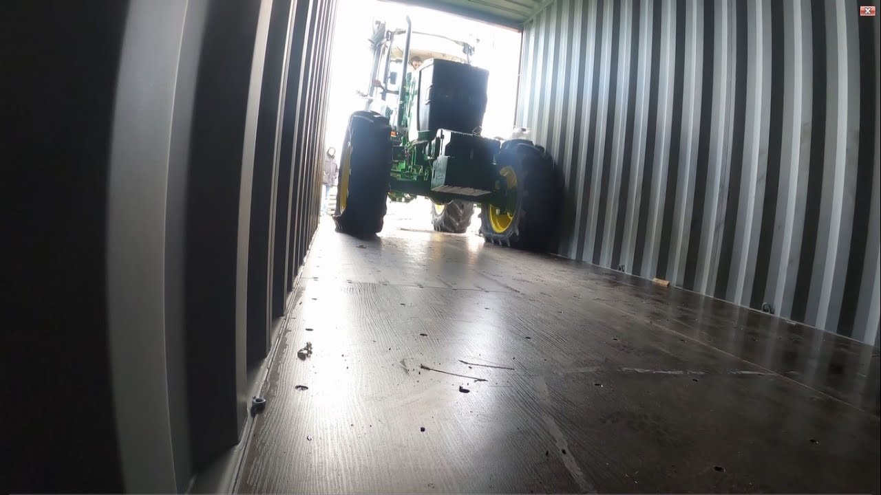 Выгрузка тракторов -John Deere 6110B/Unloading Tractors - John Deere 6110B