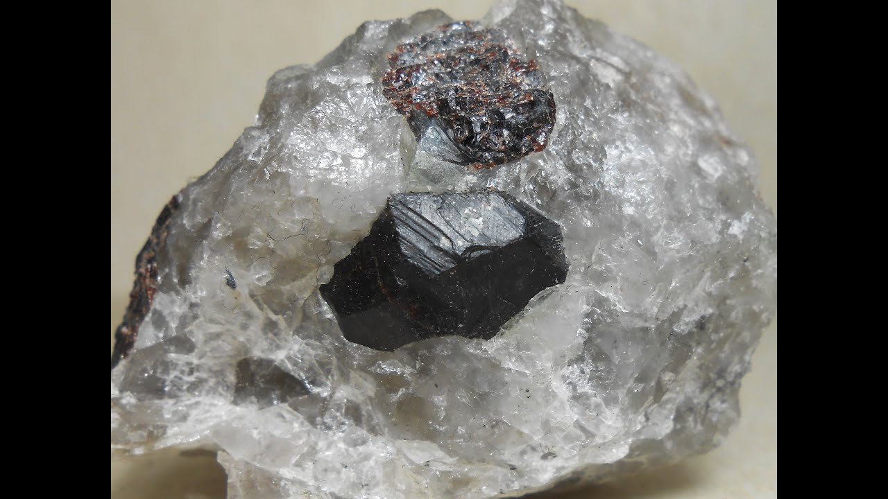 Гранат (Альмандин) 52 грам / Garnet (Аlmandine) 52 grams