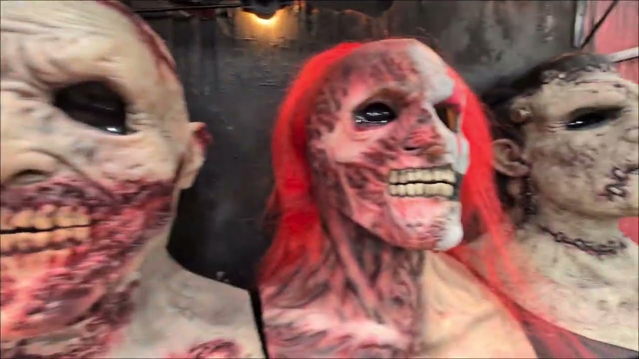 Экскурсия по стенду компании Ghoulish Halloween Costume Company | Выставка Transworld Halloween S...