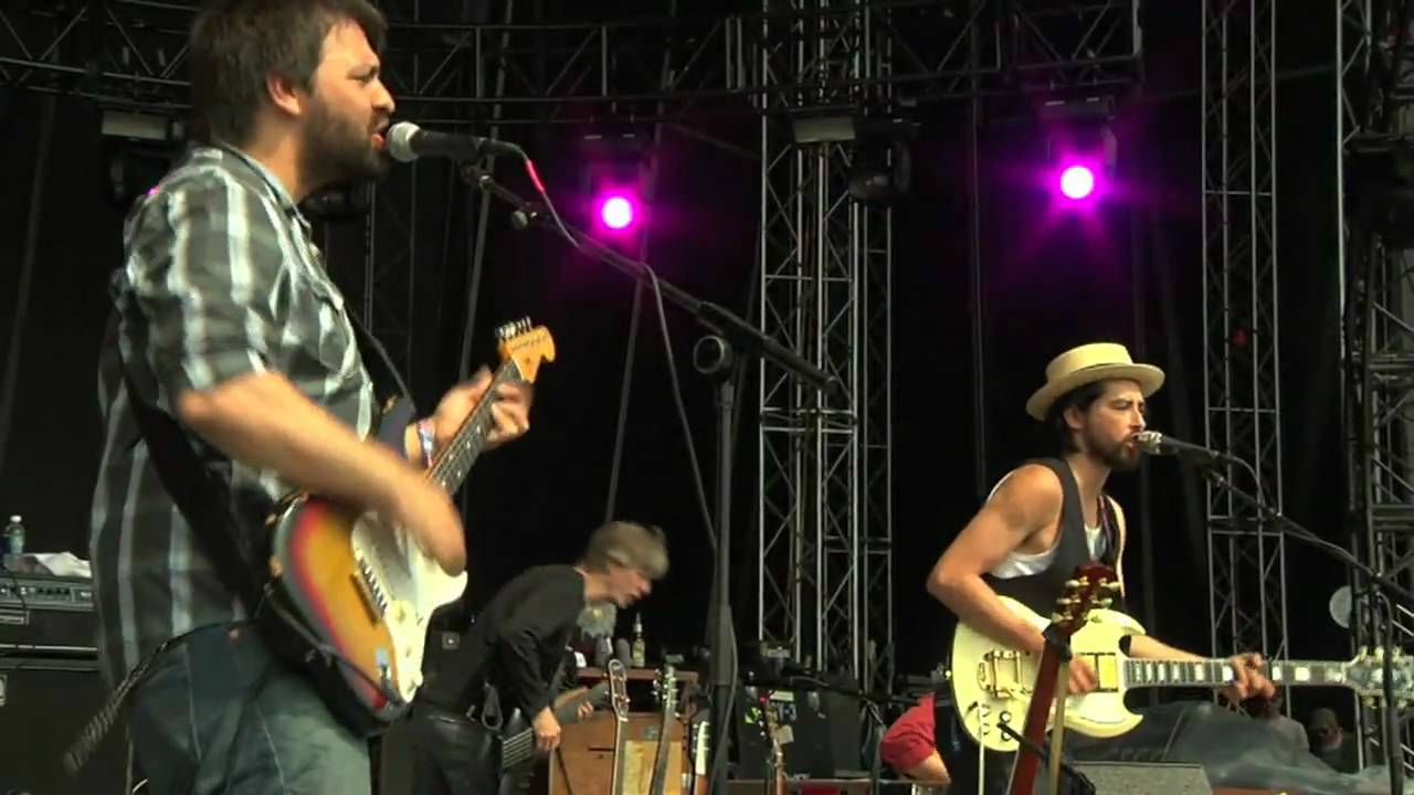 Jackie Greene performs 'Ball & Chain'