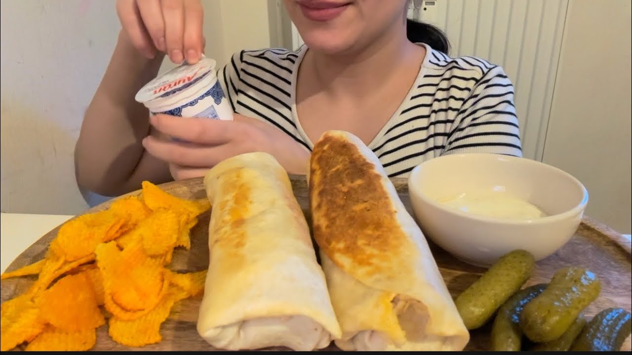 #mukbang #asmr Saurma and cips 