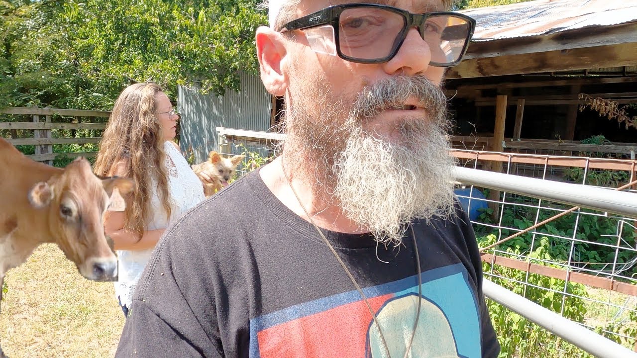 Столько дел, а времени ВСЕГДА не хватает, чтобы ВСЕ успеть. Дою корову и сегодня посещу ветеринара.