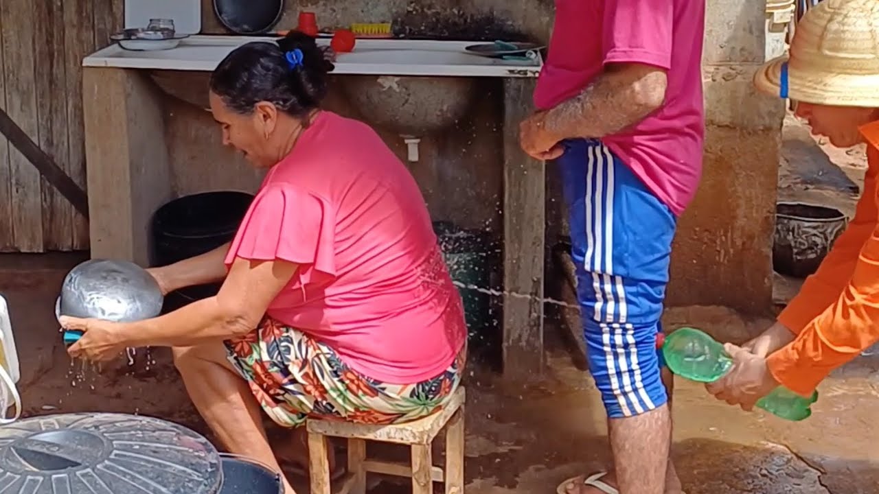 seu Antônio urinou nos espinhaço de dona duceu
