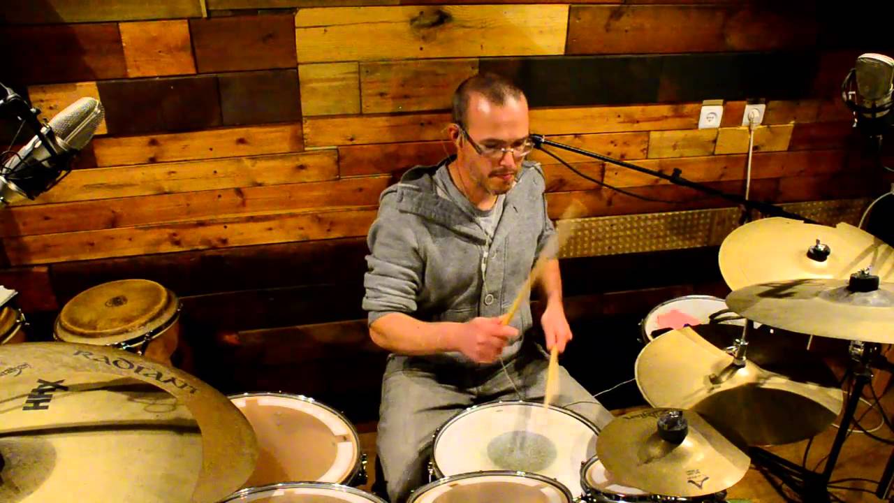 איתי קרדוד מורה לתיפוף ובעלים של קומפלקס חדרי חזרות -  - מקצב מזרחי