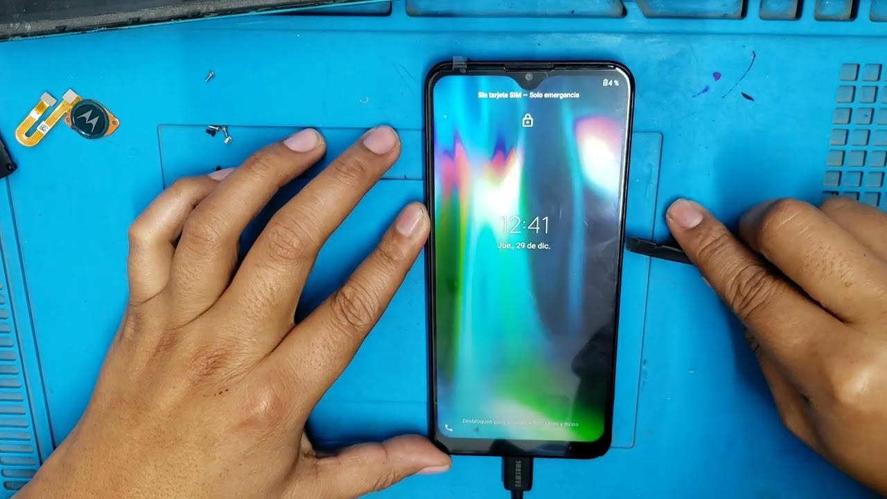 Cambio de pantalla de un Motorola g9 play
