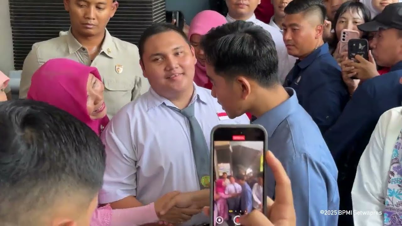 Wapres Gibran Tinjau Program MBG di SMA Negeri 14 Jakarta