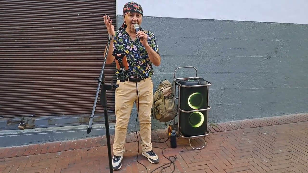 FUISTE MIA UN VERANO DE 1968 ( LEONARDO FAVIO ) CANTA: ERNESTO FAVIO - EN LA NOCHE DE QUITO