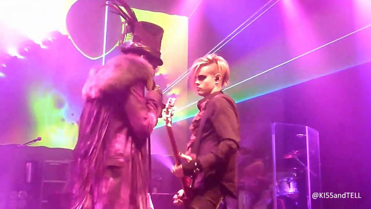 Adam Lambert - Opening Medley - London (720 HD)