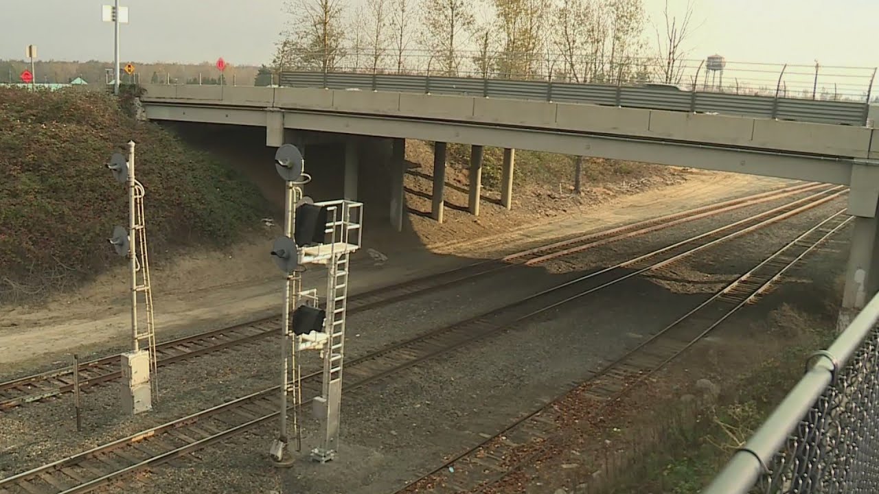 Estacada student killed by train during senior photo shoot