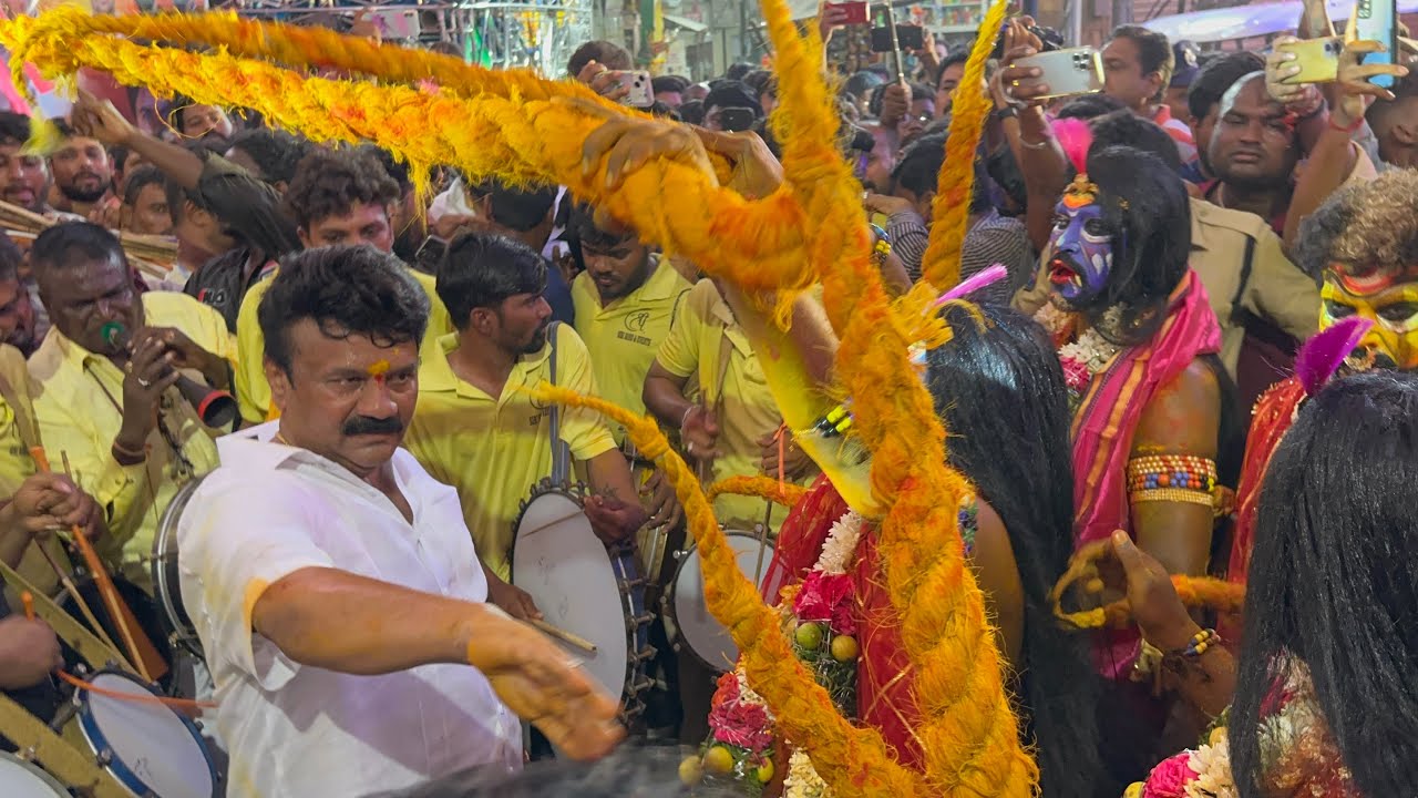 Talsani Srinivas Yadav dance with Minister Satyavathi Rathod | Talasani Srinivas teenmaar dance