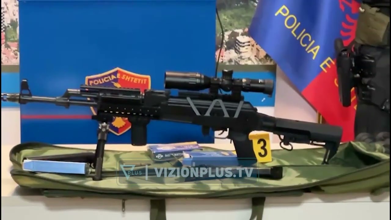 Snajpera, fishekë, pistoleta/ Pamjet nga baza e armatimit që u zbulua në Vlorë - Vizion Plus