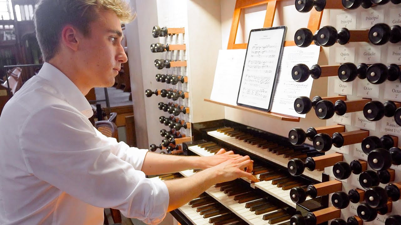 'Prelude in D' on one of the most famous Pipe Organs in the World - Paul Fey