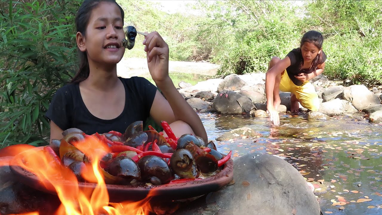Yummy Cook Snail with Hot Spicy Chili recipe and eating delicious - Survival skills Anywhere Ep 88